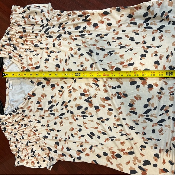 Whimsical Xieerduo Women's Abstract Artsy Short Sleeve Top with Ruching size XL - Picture 9 of 10